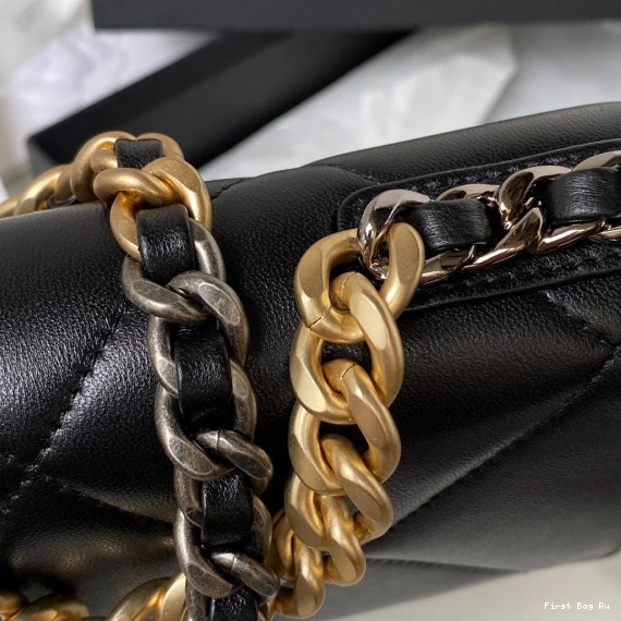 Firstbag Ru 19 ON CHAIN WALLET CHANEL 0714